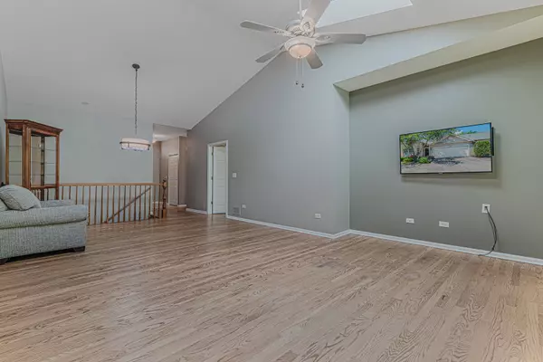 Grayslake, IL 60030,2112 Carillon DR