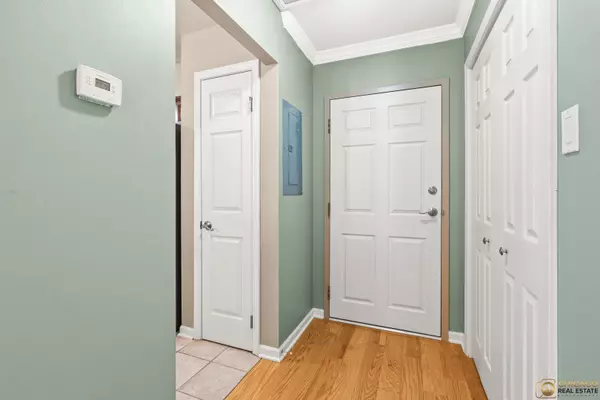 Downers Grove, IL 60515,4900 Forest AVE #205