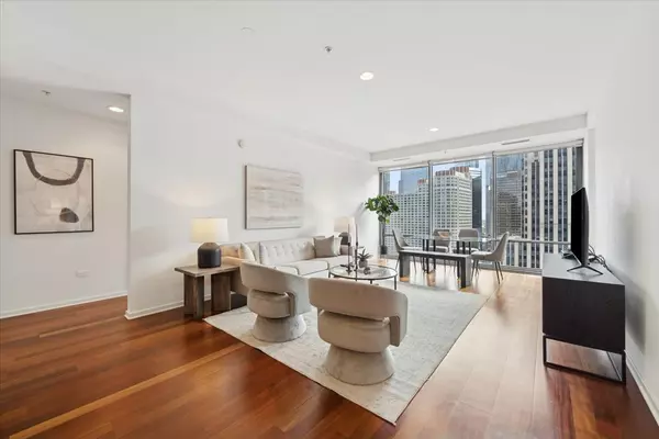 Chicago, IL 60611,240 E Illinois ST #1605