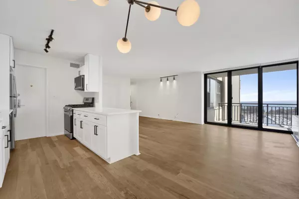 Chicago, IL 60657,3440 N Lake Shore DR #14C