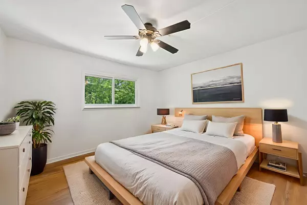 Schaumburg, IL 60193,516 W Weathersfield WAY