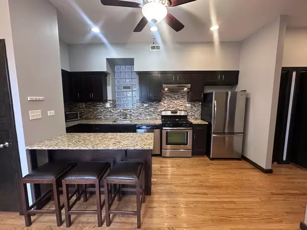 Chicago, IL 60622,2452 W Iowa ST #4
