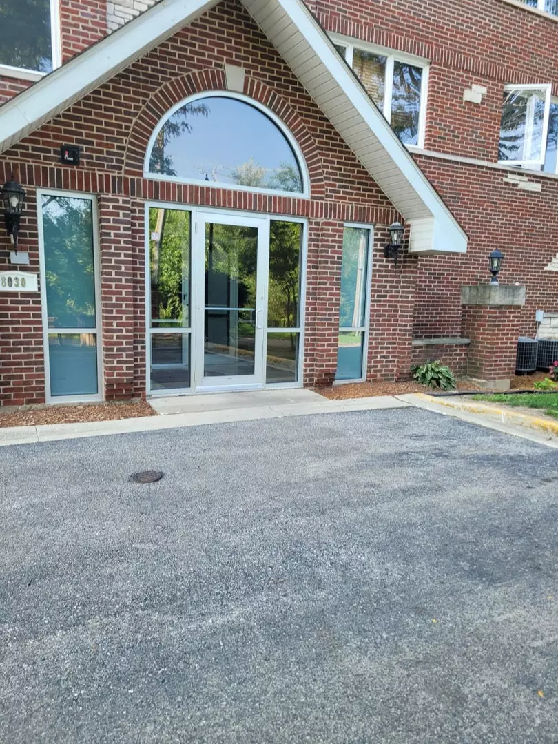 Lyons, IL 60534,8030 River Walk DR #2F