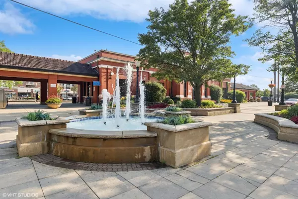 Downers Grove, IL 60515,945 Burlington AVE #203