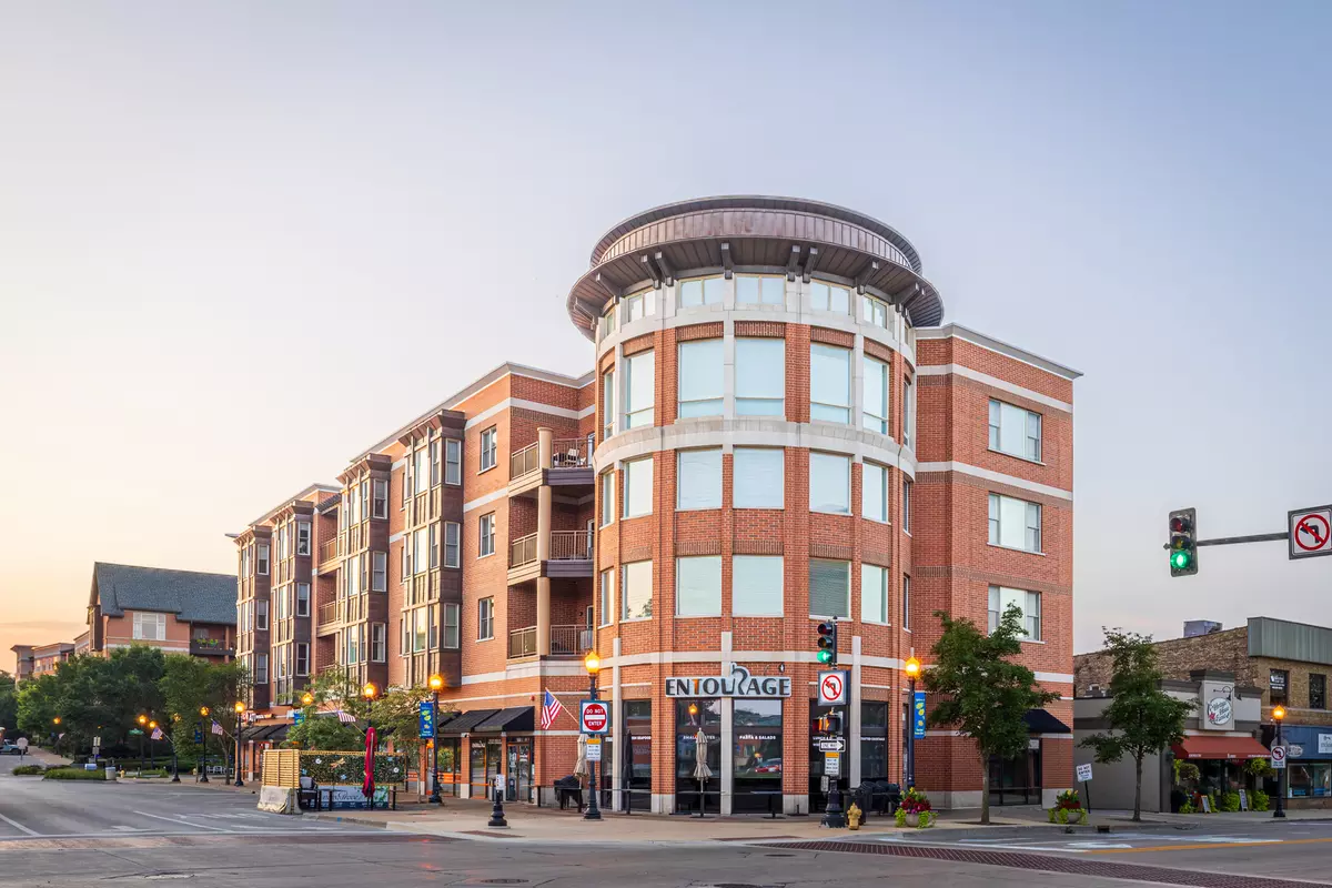 Downers Grove, IL 60515,945 Burlington AVE #203