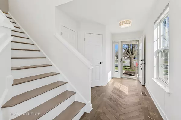 Schaumburg, IL 60193,156 Holmes WAY