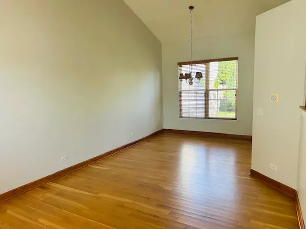 Mundelein, IL 60060,1316 Darnell DR