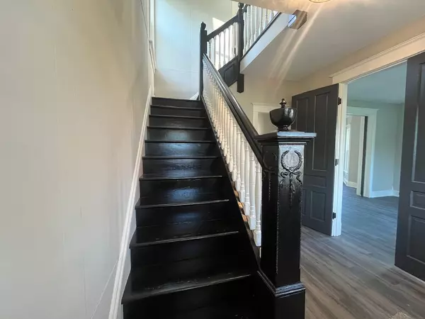 Clifton, IL 60927,195 W 3rd AVE