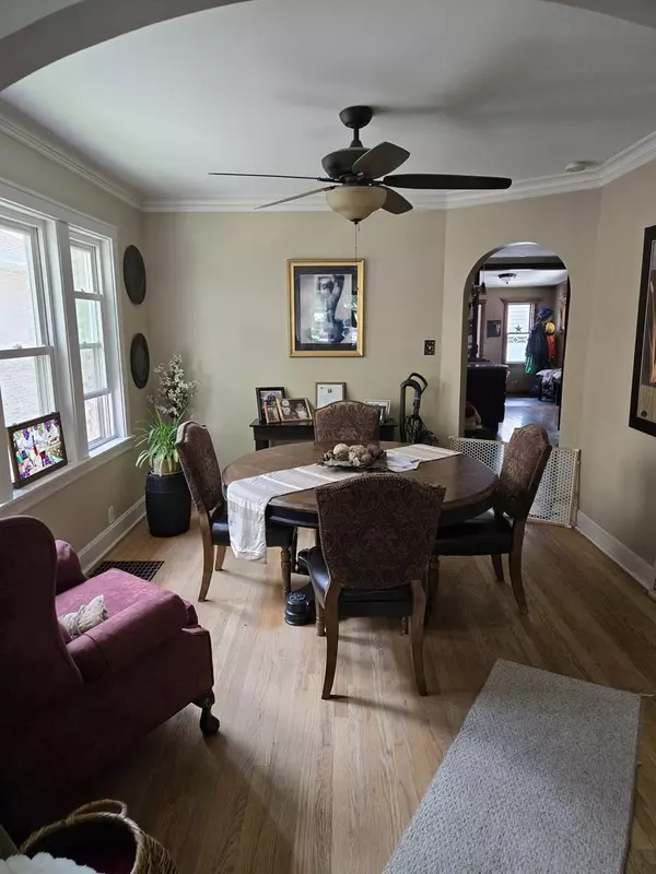 Chicago, IL 60631,7062 N Oriole AVE