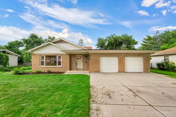 918 Delles RD, Wheaton, IL 60189