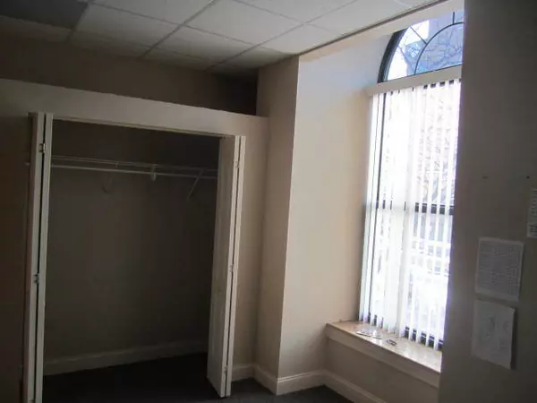 Waukegan, IL 60085,11 N Genesee ST #200