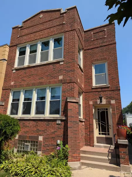 6727 N Maplewood AVE, Chicago, IL 60645