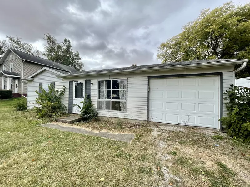 214 S 4th AVE, Chenoa, IL 61726