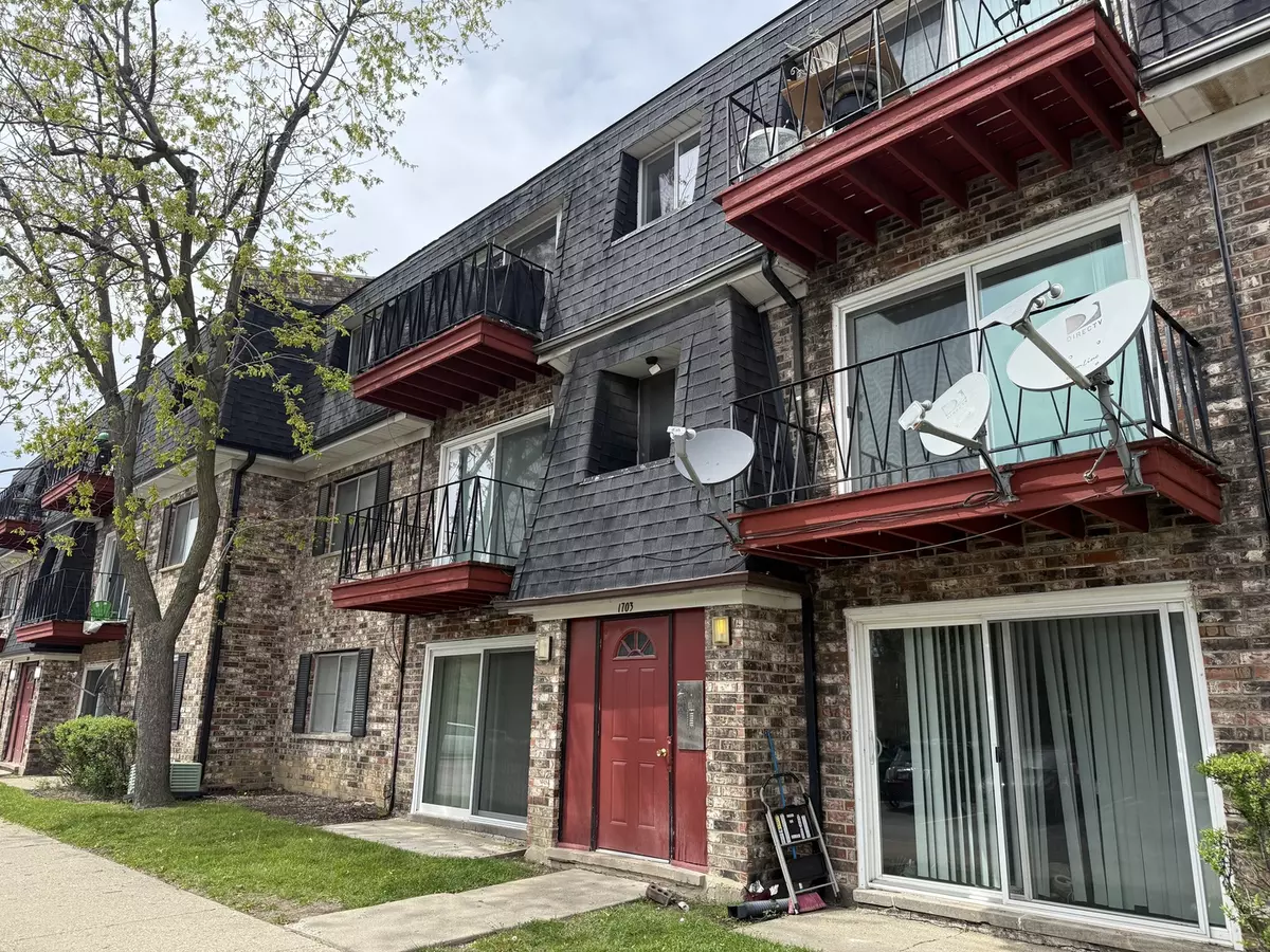 Mount Prospect, IL 60056,1703 W Mansard LN #204