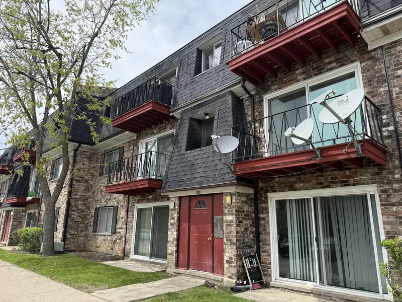 1703 W Mansard LN #204, Mount Prospect, IL 60056