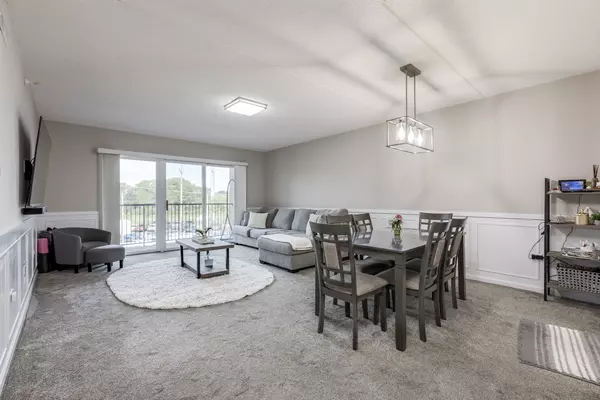 Skokie, IL 60076,7450 Lincoln AVE #307