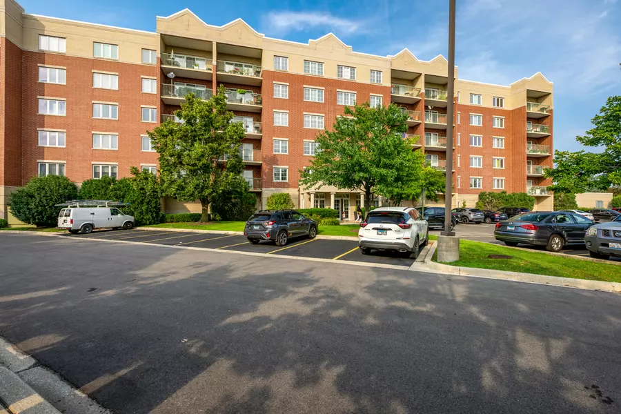 7450 Lincoln AVE #307, Skokie, IL 60076