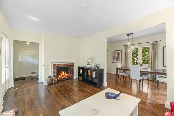 Highland Park, IL 60035,325 Lincolnwood RD