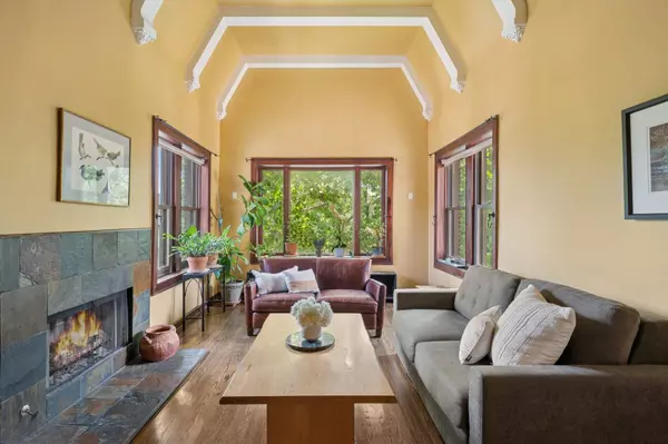 Chicago, IL 60626,1356 W Greenleaf AVE #3