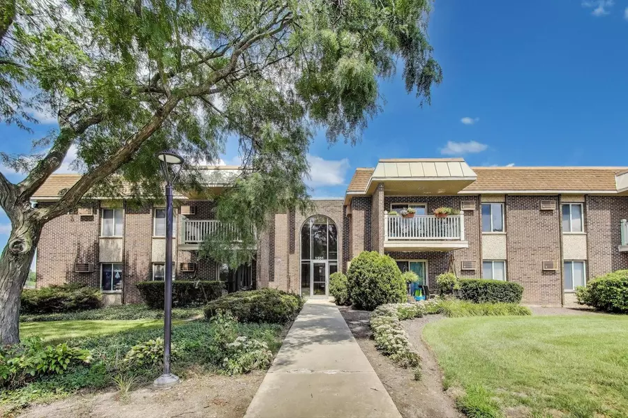 1501 E Churchill DR #204, Palatine, IL 60074
