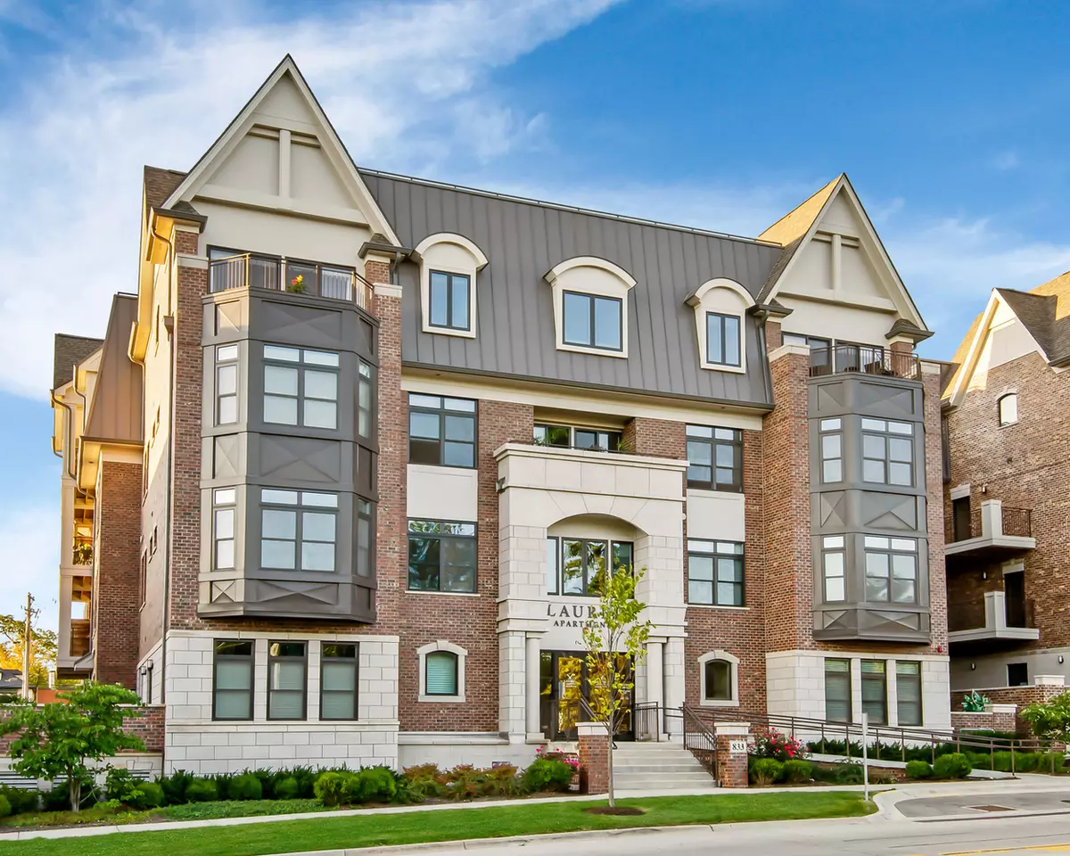Highland Park, IL 60035,833 Laurel AVE #103