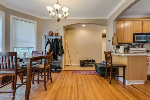 Chicago, IL 60618,3120 N Oakley AVE #1