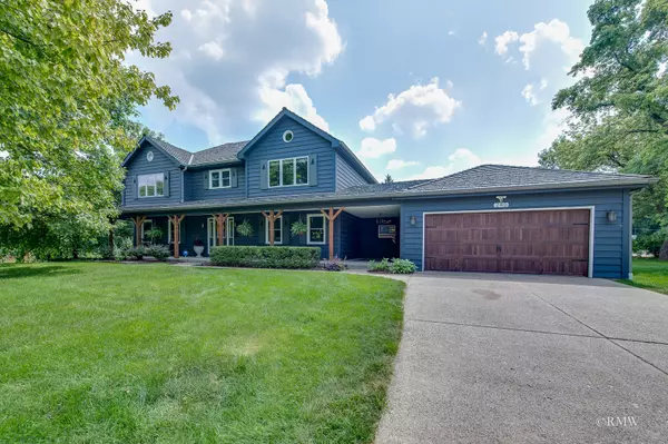 245 FOREST AVE, Roselle, IL 60172