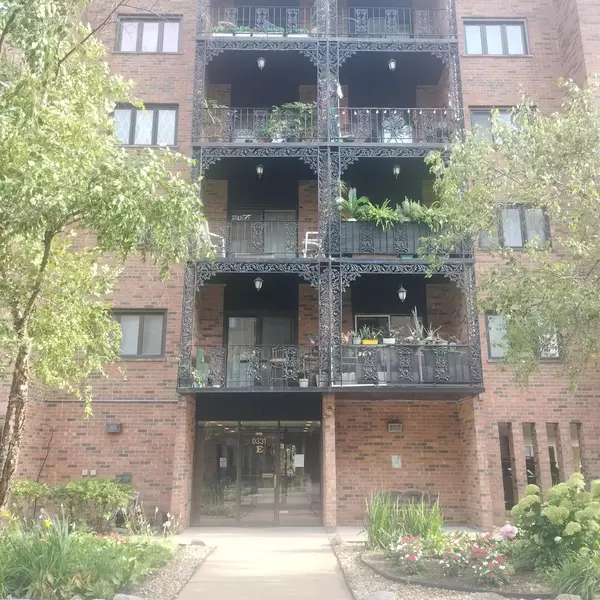 9331 Landings LN #202, Des Plaines, IL 60016