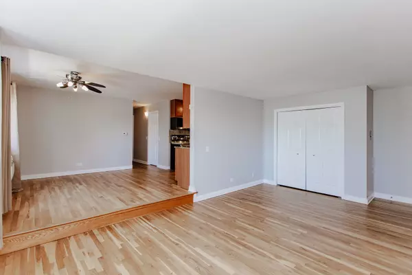 Chicago, IL 60630,4976 N MILWAUKEE AVE #201