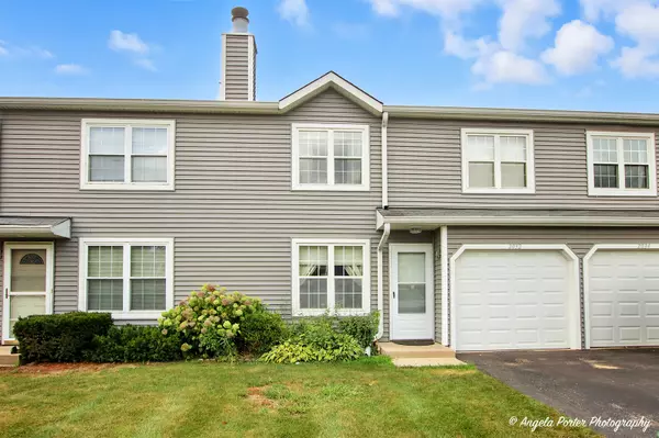 2032 Countryside LN #2032, Round Lake Beach, IL 60073