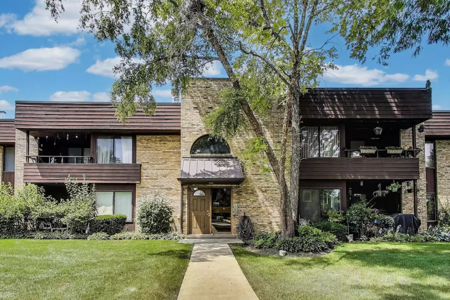 1356 N Sterling AVE #102, Palatine, IL 60067