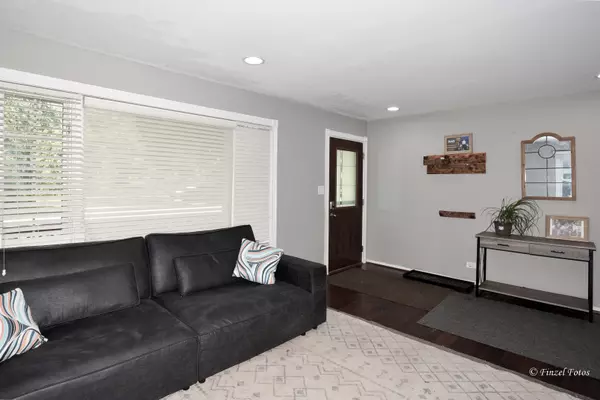 Libertyville, IL 60048,16108 W Des Plaines DR