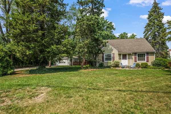 Arlington Heights, IL 60004,1504 E Olive ST