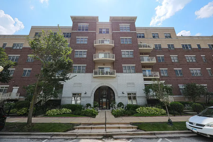 965 Rogers ST #302, Downers Grove, IL 60515