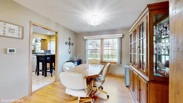 Mount Prospect, IL 60056,1416 S Robert DR
