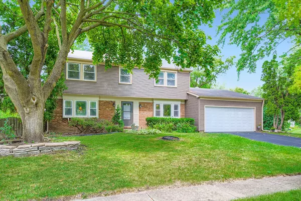 98 Stonegate RD, Buffalo Grove, IL 60089