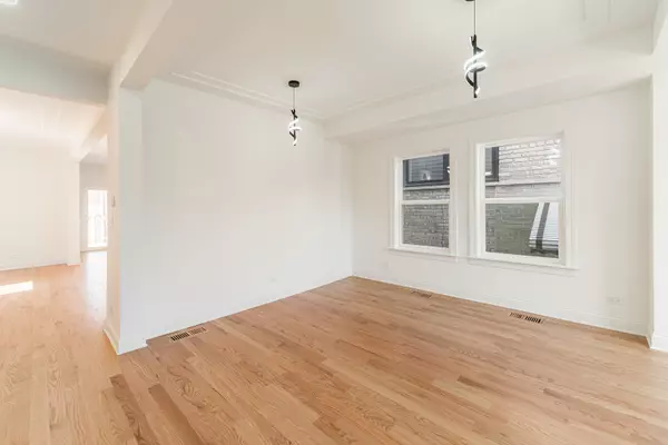 Chicago, IL 60641,4134 W Roscoe ST