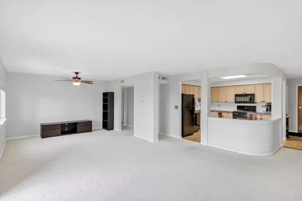 Palatine, IL 60067,59 S Hale ST #402