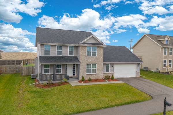 215 Trent LN, Loves Park, IL 61111