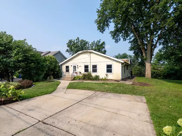 Wheaton, IL 60187,2022 Stoddard AVE