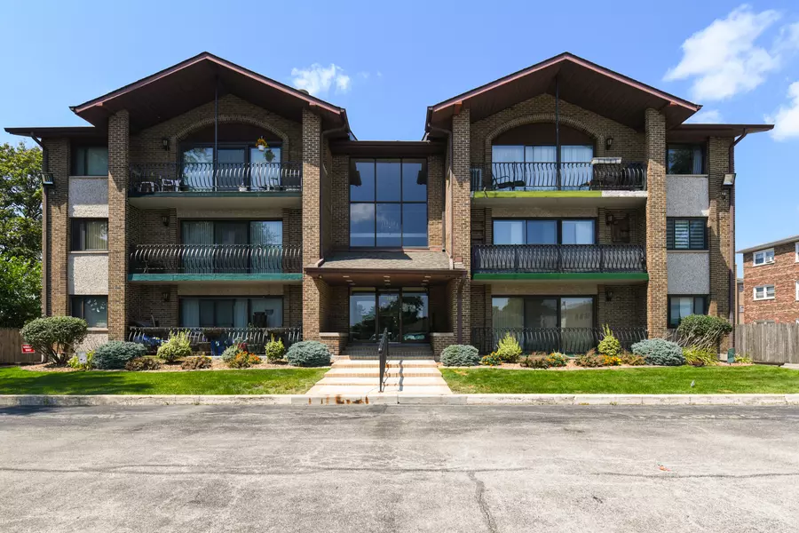 9051 S Roberts RD #307, Hickory Hills, IL 60457