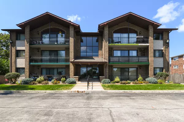 9051 S Roberts RD #307, Hickory Hills, IL 60457