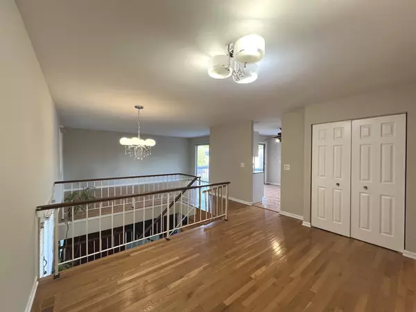 Vernon Hills, IL 60061,227 AUGUSTA DR