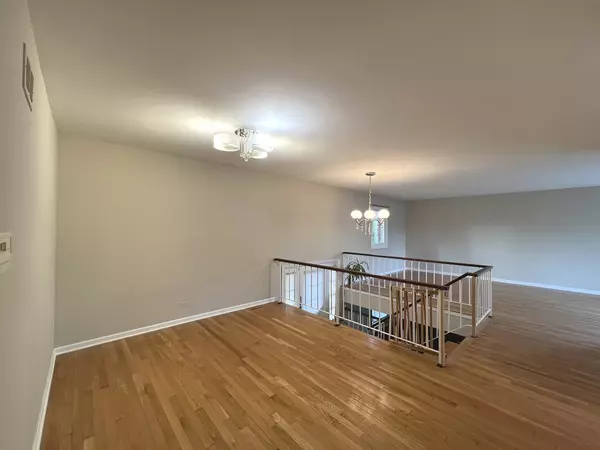 Vernon Hills, IL 60061,227 AUGUSTA DR