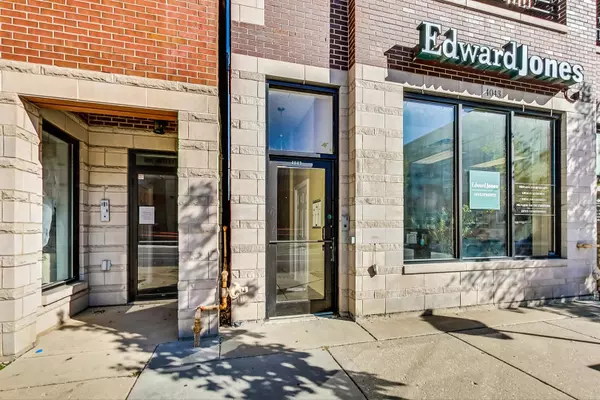 Chicago, IL 60618,4043 N Damen AVE #3