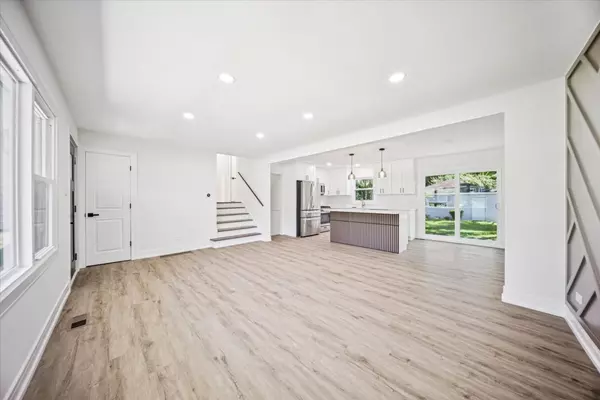 Glen Ellyn, IL 60137,22W633 Burr Oak DR
