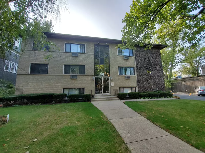 109 S Elmwood AVE #23, Oak Park, IL 60302