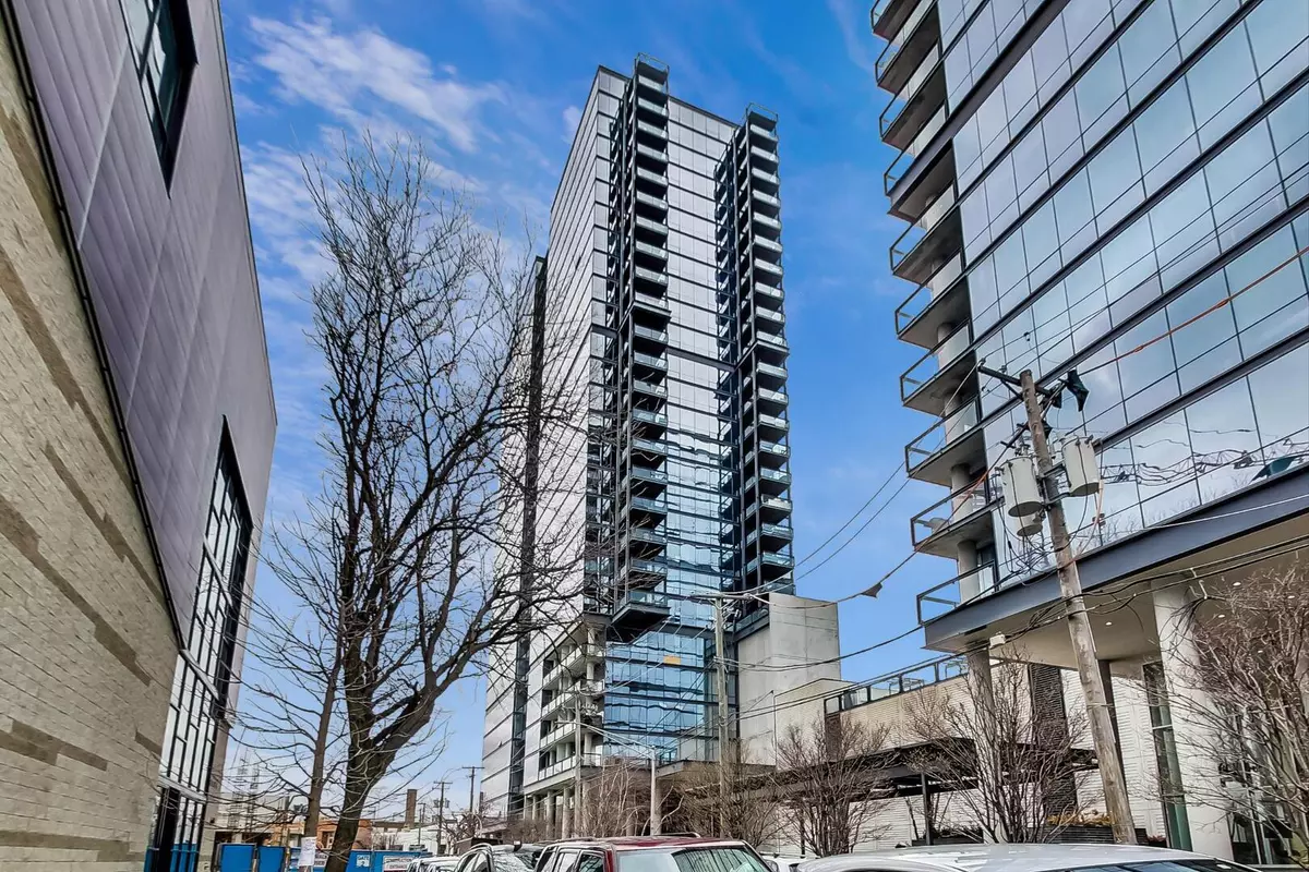 Chicago, IL 60642,860 W Blackhawk ST #805