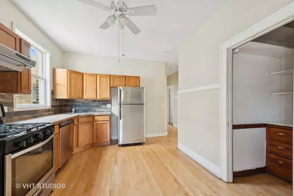 Chicago, IL 60659,6208 N Artesian AVE