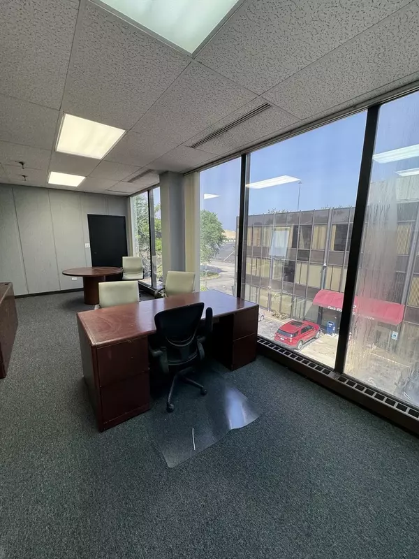 Orland Park, IL 60462,64 ORLAND SQUARE DR #310